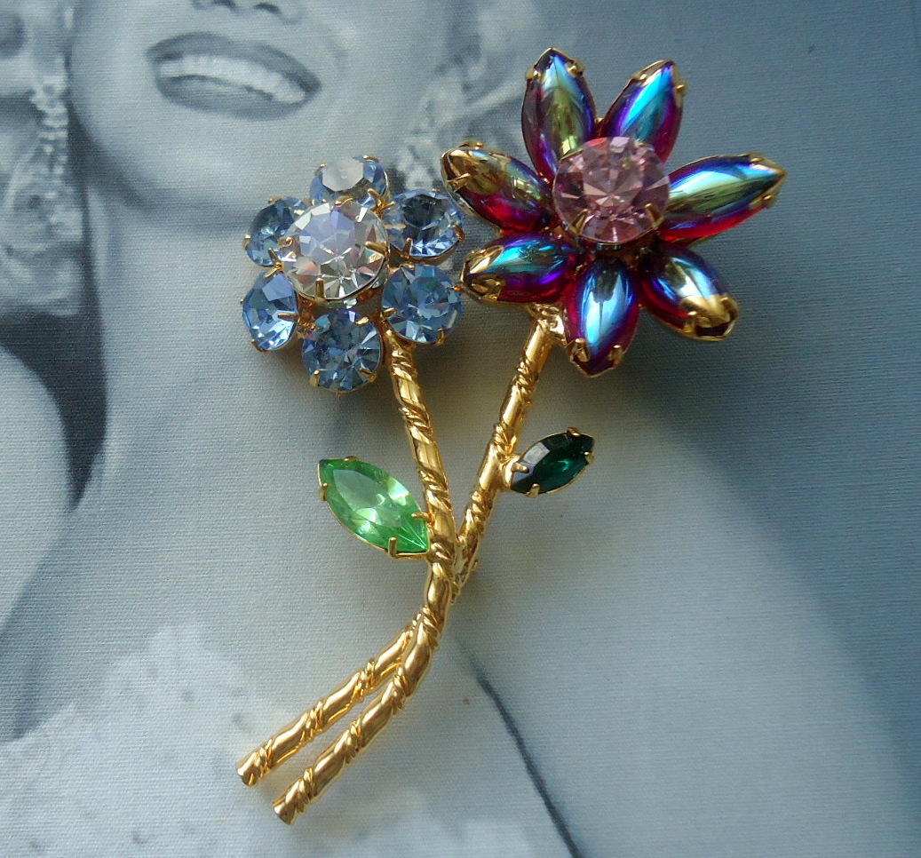 Unsigned Beauty Flower Figural Brooch with Red Cabochon Aurora Borealis Wash Art Glass Stones *SOLD*