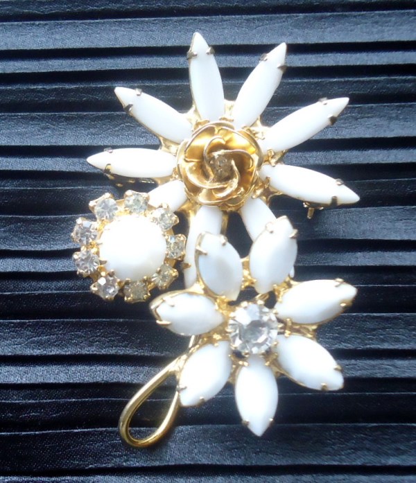Newly Discovered and Verified DeLizza and Elster a/k/a Juliana Milk Glass Flower Figural Brooch