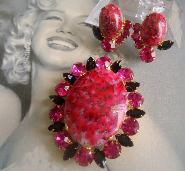 SOLD DeLizza and Elster a/k/a Juliana Designed for Tara Signed Large Fuchsia Domed Matrix Art Glass Stone Brooch Pendant and Earrings Demi Parure