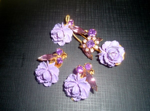 DeLizza and Elster a/k/a Juliana Celluloid Lavender Purple Carved Rose Brooch and Earring Demi Parure
